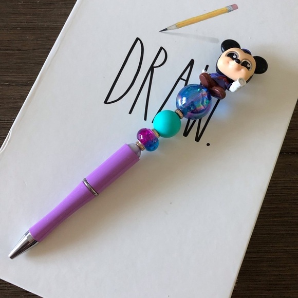 Disney Doorables: Mickey & Friends: Mickey Mouse handmade beaded pen - Picture 2 of 3